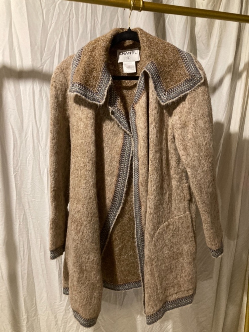CHANEL Beige alpaca Pea Coat with detailed Trim - Picture 2 of 15